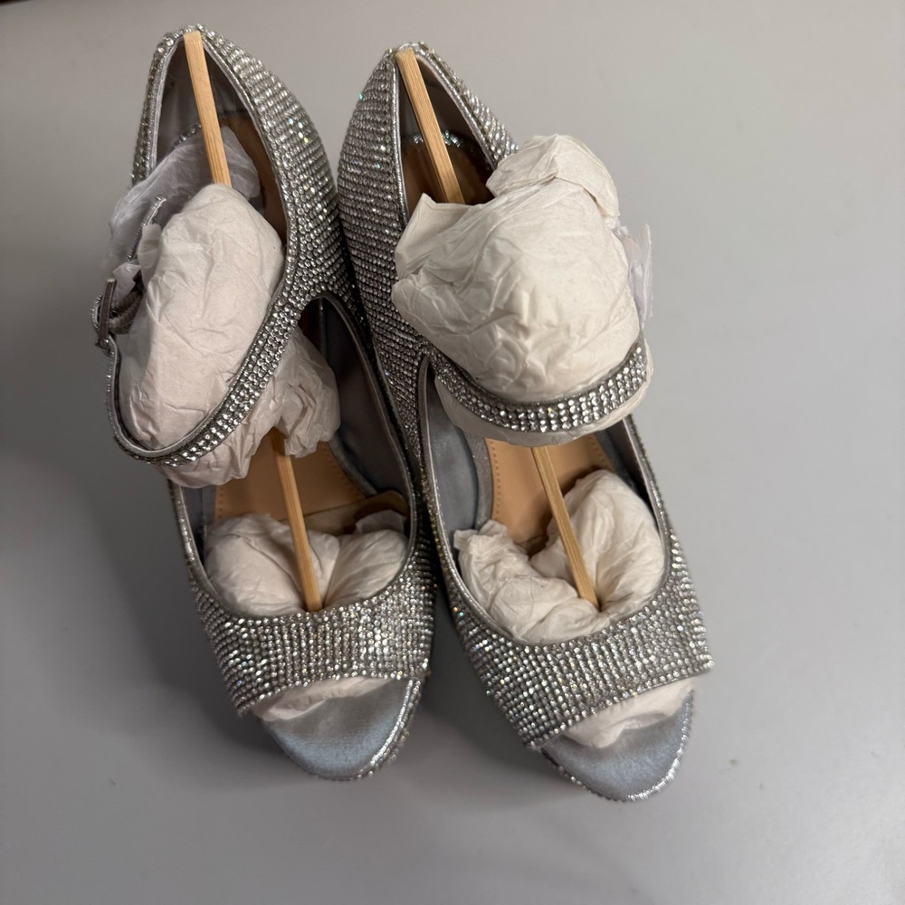 Steve Madden Macie Rhinestones Wedge Heels Size 6 - Picture 6 of 8